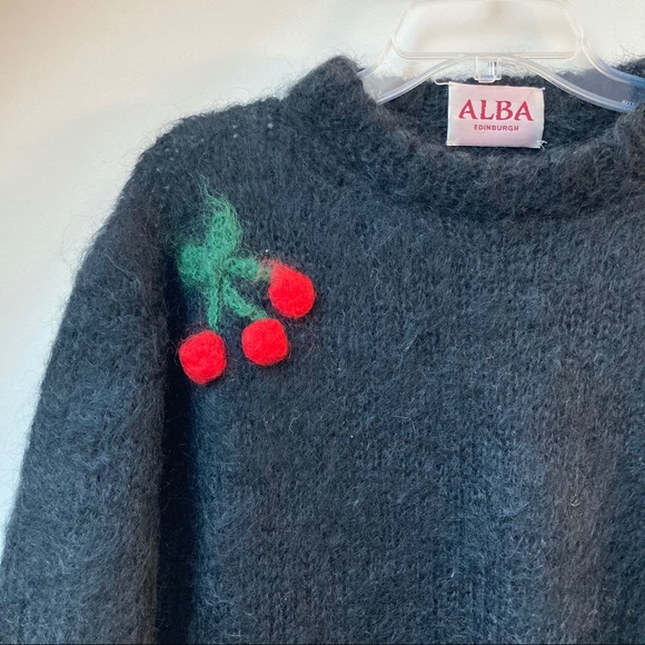 Vintage cherry sweater - Picture 2 of 10
